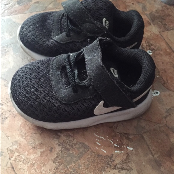 Toddler shoes! Sizes 3-5 - Picture 7 of 7